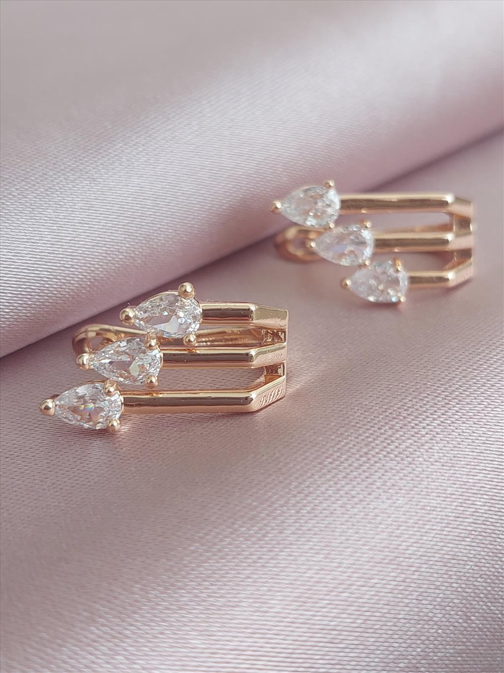 RODYUM Zirkon Ok Sıralı Gold Küpe