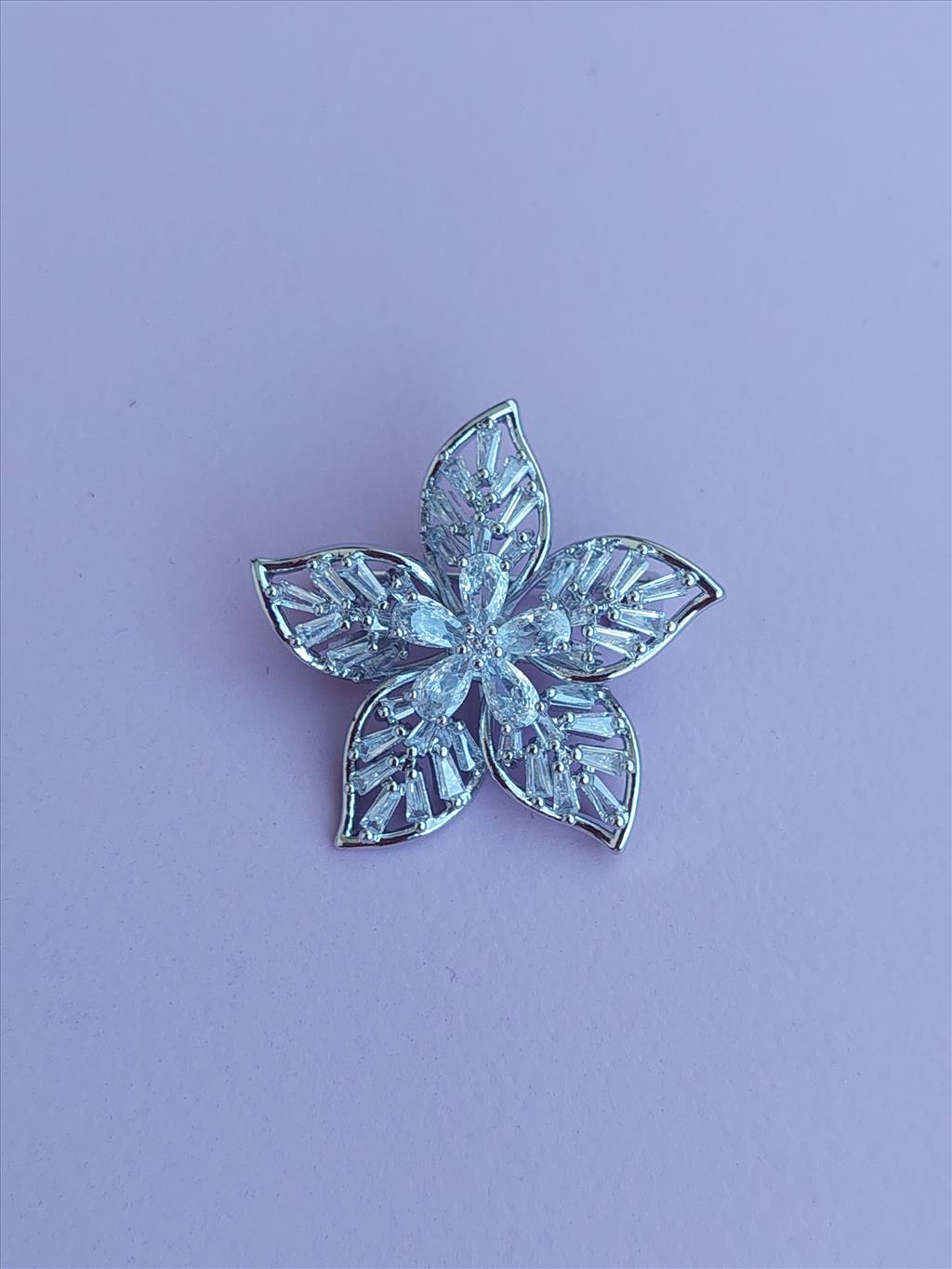 Zirkon Taşlı Çiçek Silver Broş