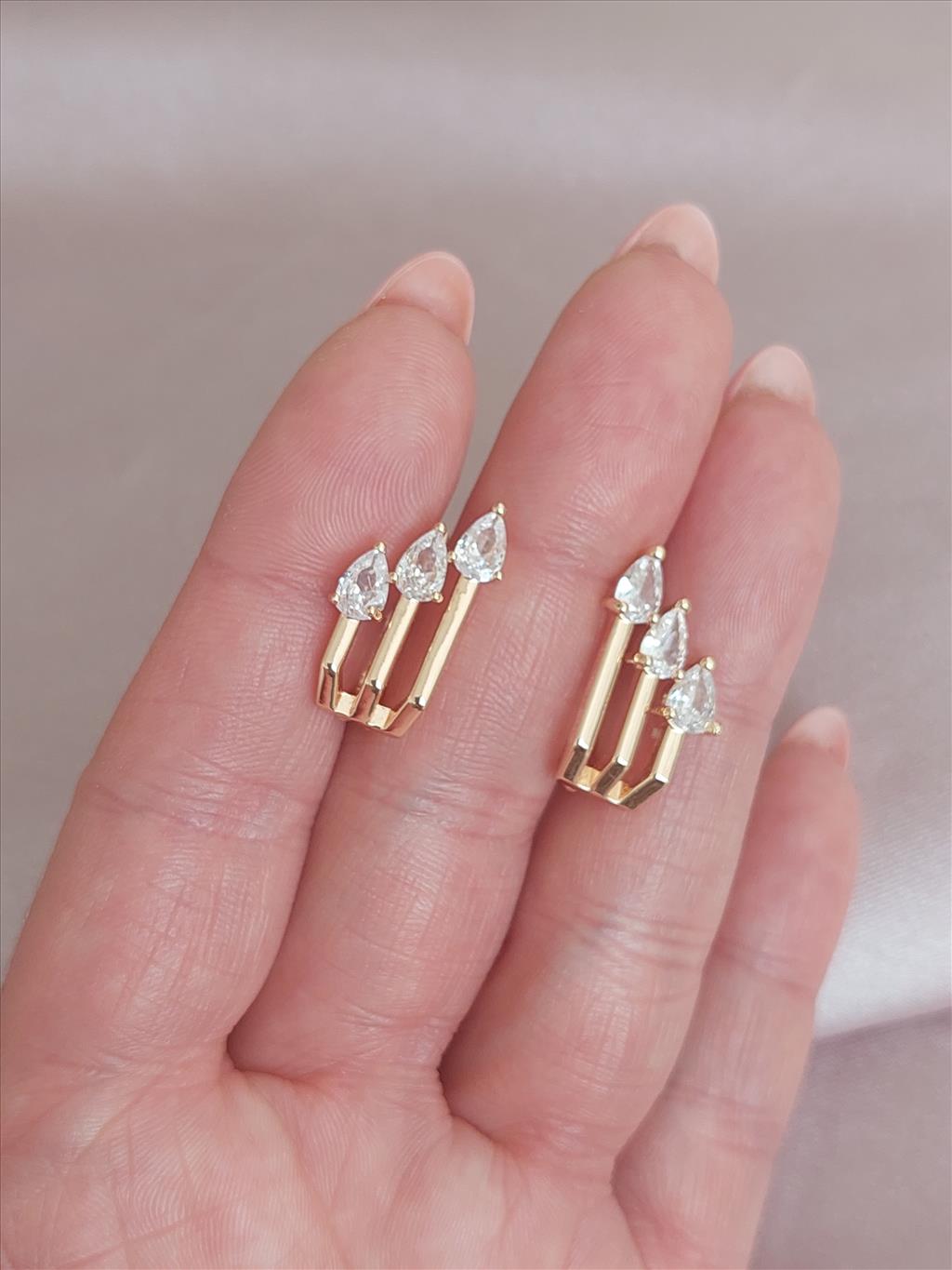 RODYUM Zirkon Ok Sıralı Gold Küpe+i