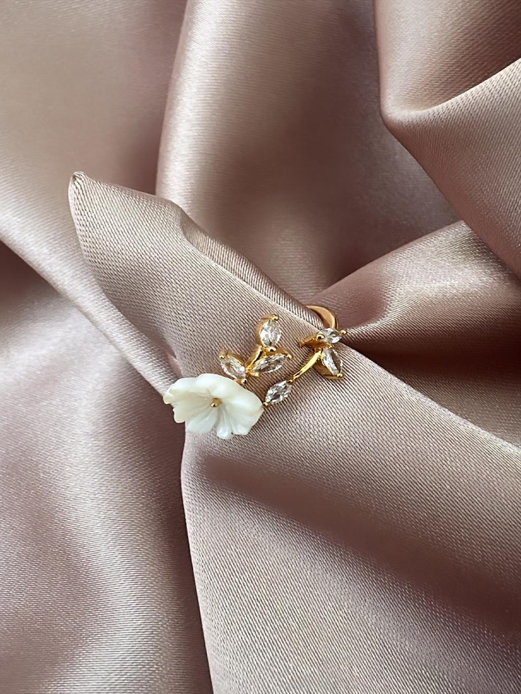 ÖZEL SERİ Çiçek Figürlü Gold Yüzük (Ayarlanabilir)