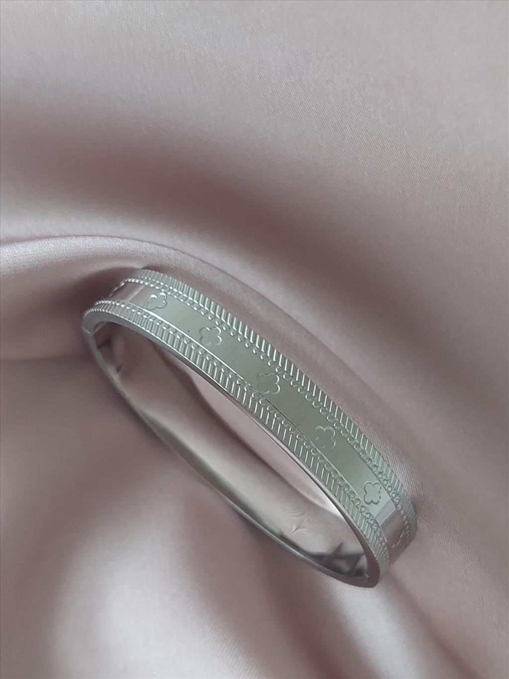 ÇELİK Yonca Detay Silver Kelepçe Bileklik (Çap: 6 cm)+i