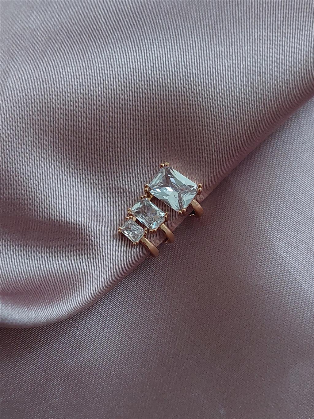 ÖZEL SERİ Zirkon 3 Kare Taş Gold Earcuff Küpe (Ayarlanabilir)+i