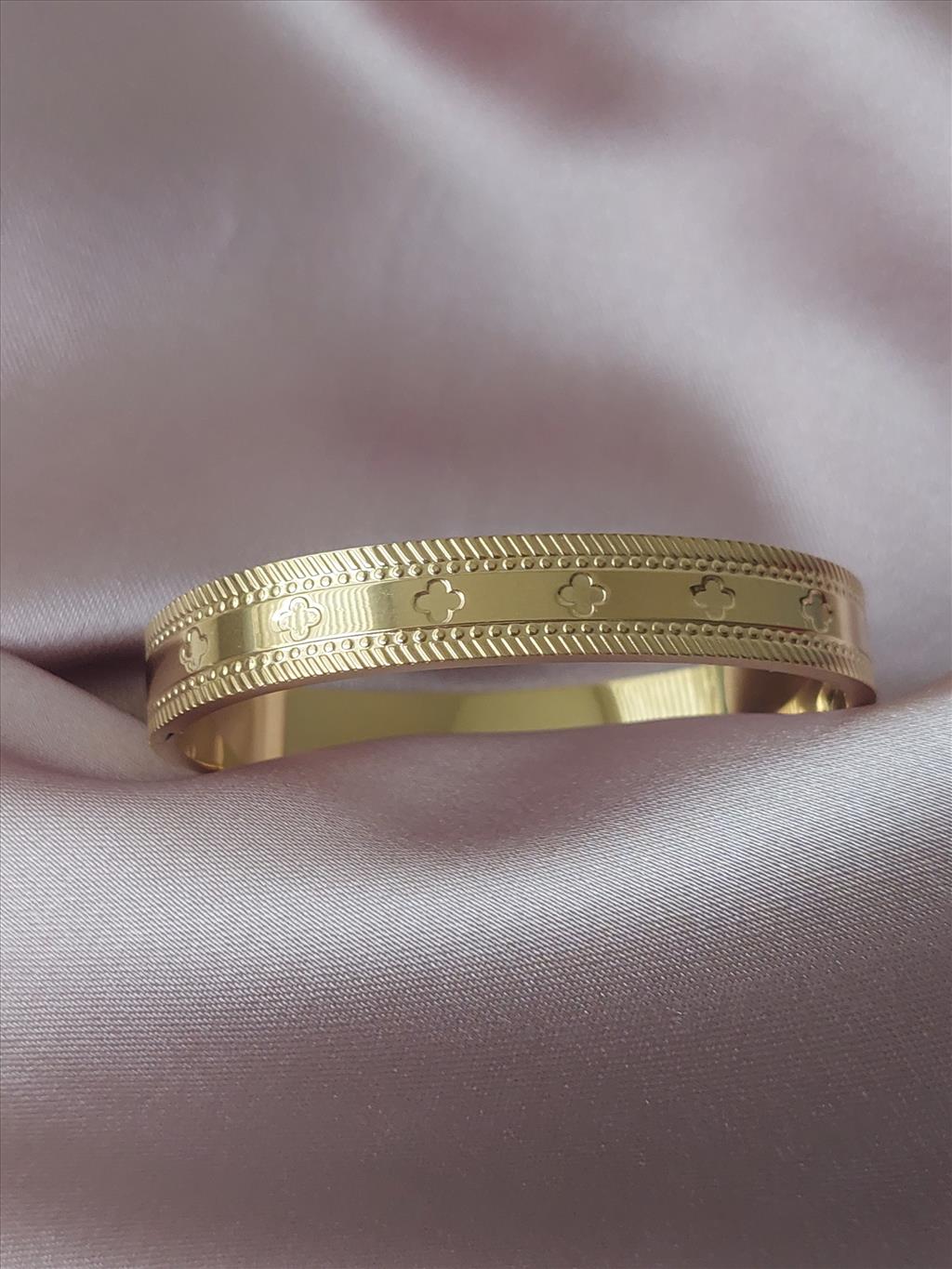 ÇELİK Yonca Detay Gold Kelepçe Bileklik (Çap: 6 cm)+i