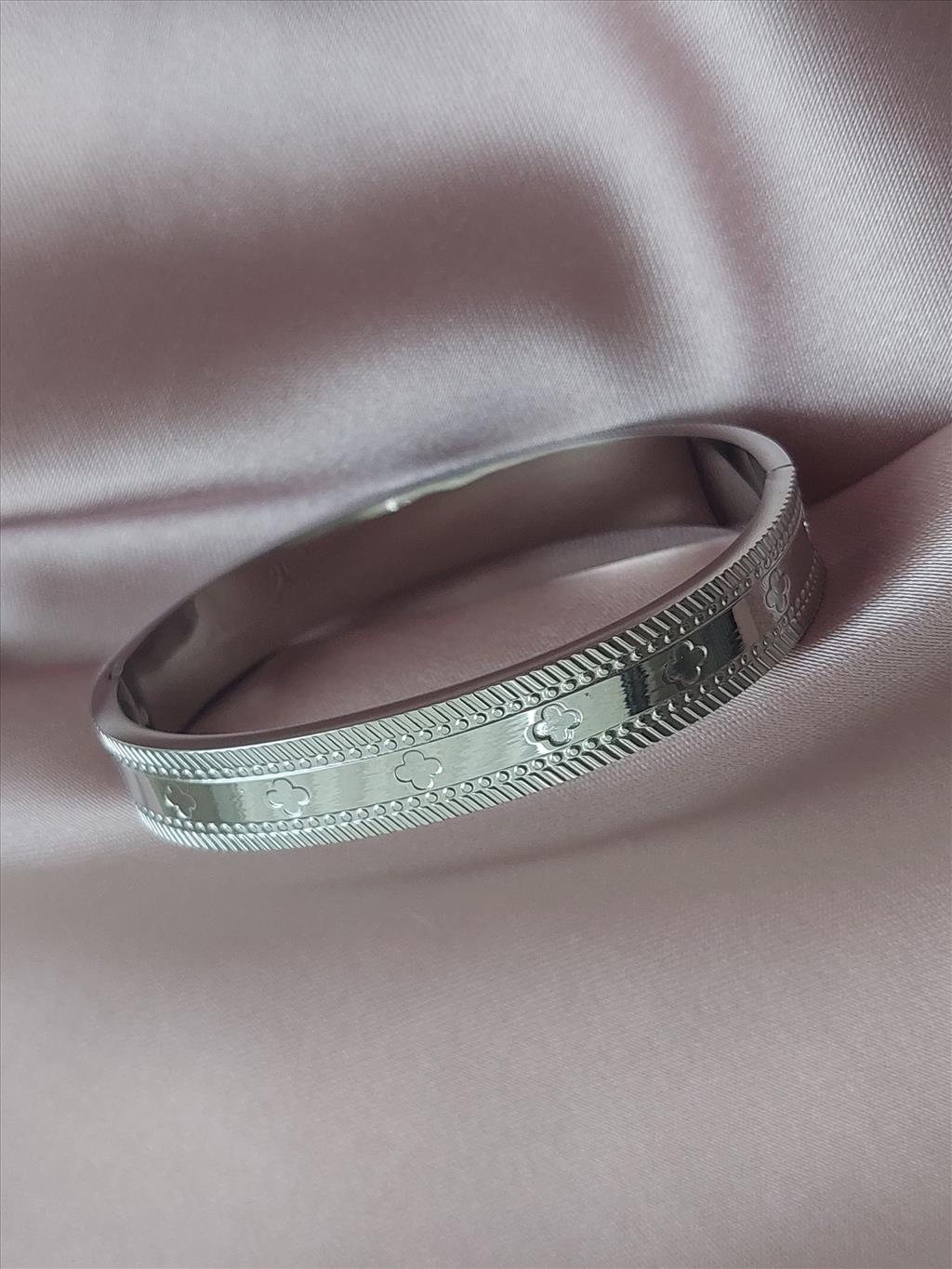 ÇELİK Yonca Detay Silver Kelepçe Bileklik (Çap: 6 cm)+i